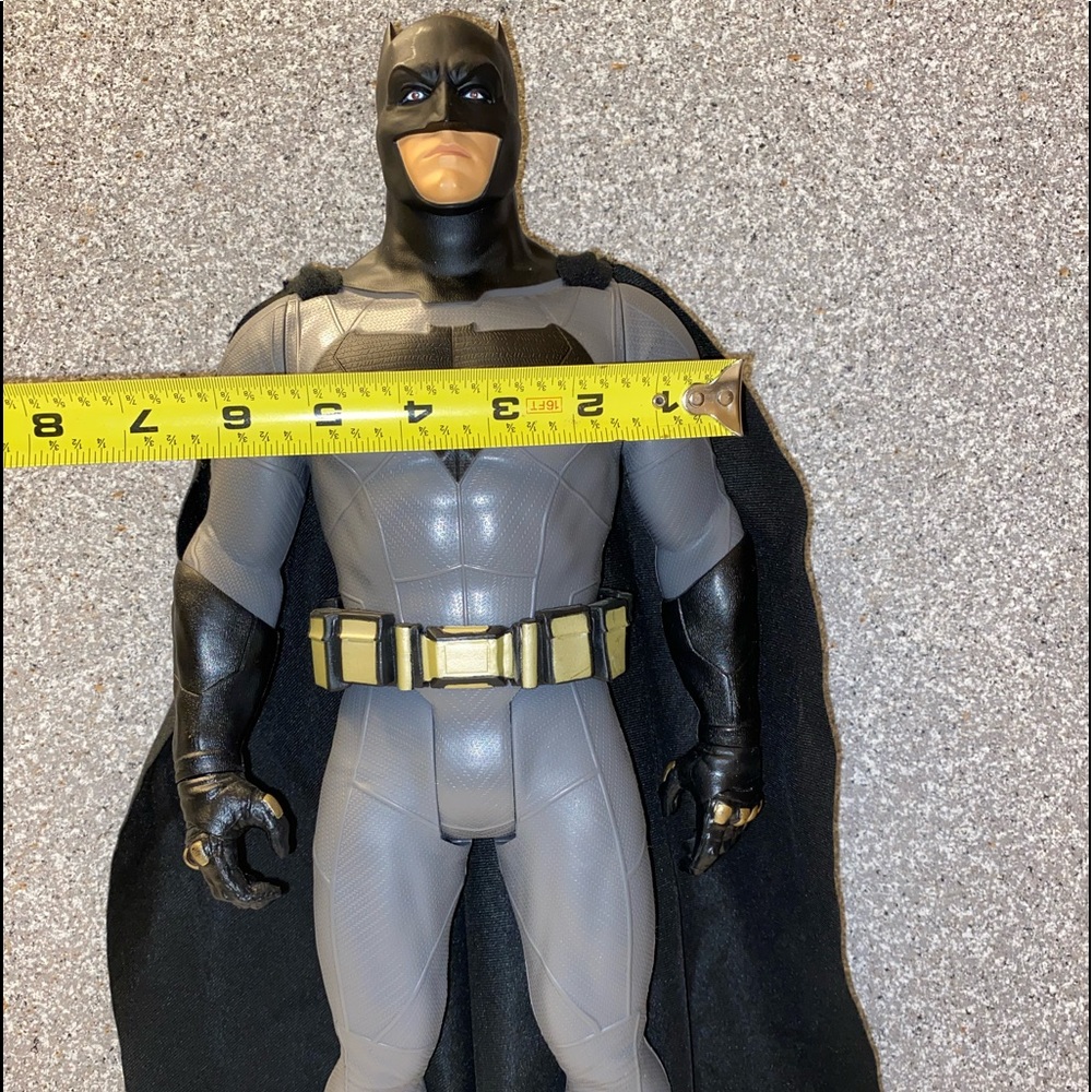 Batman Action Figure - Picture 9 of 10